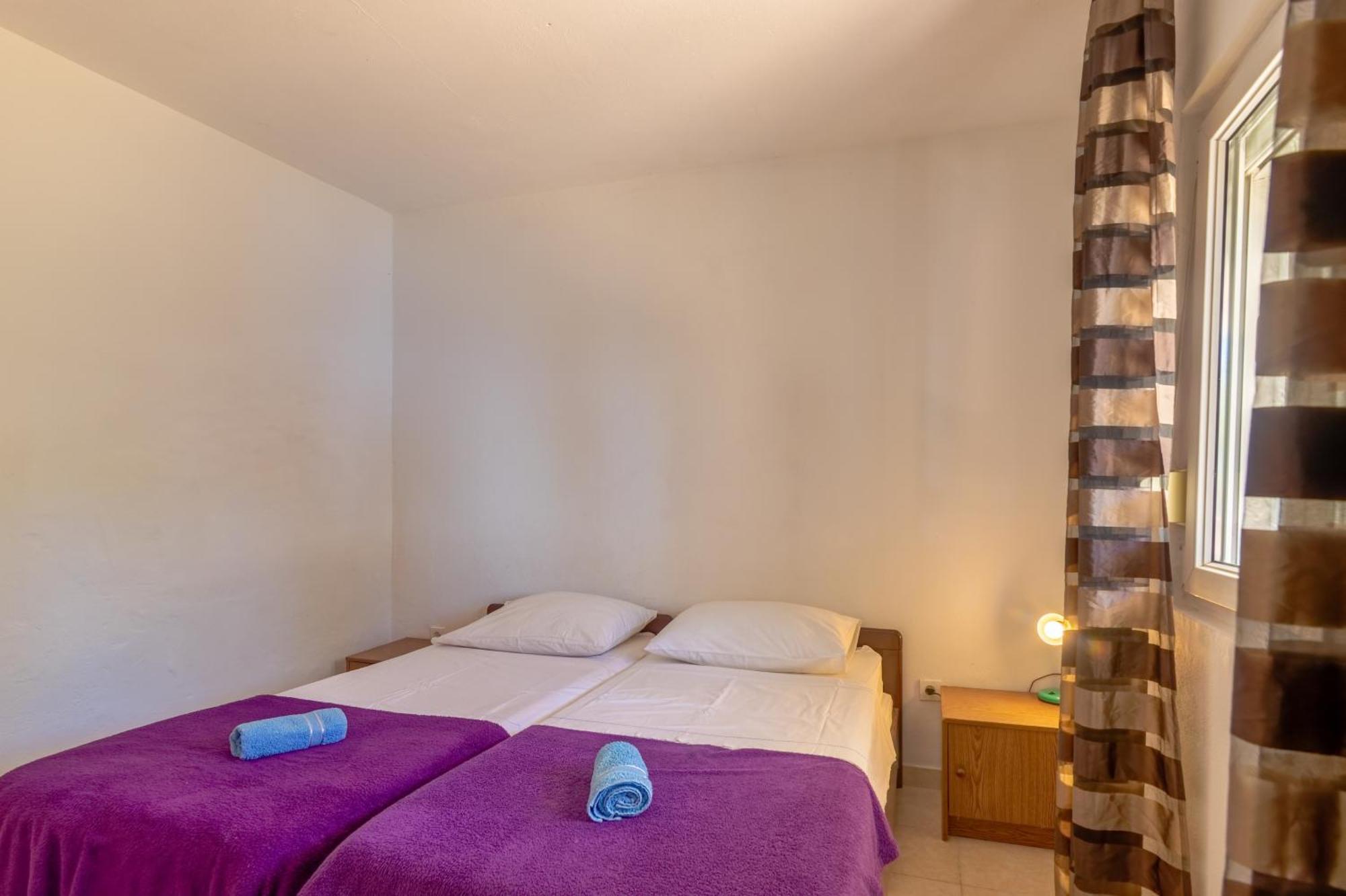 Seaside Secluded Apartments Cove Torac, Hvar - 575 Gdinj Room photo